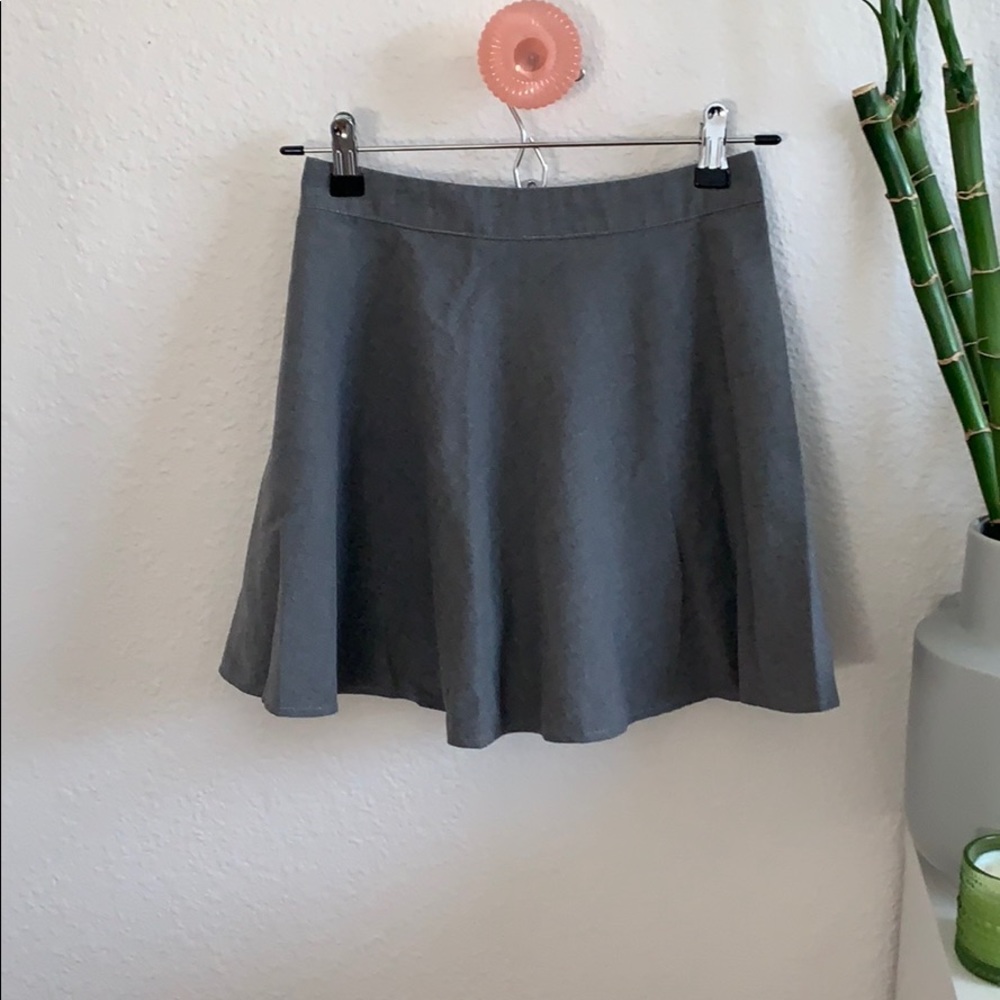 grey skirt